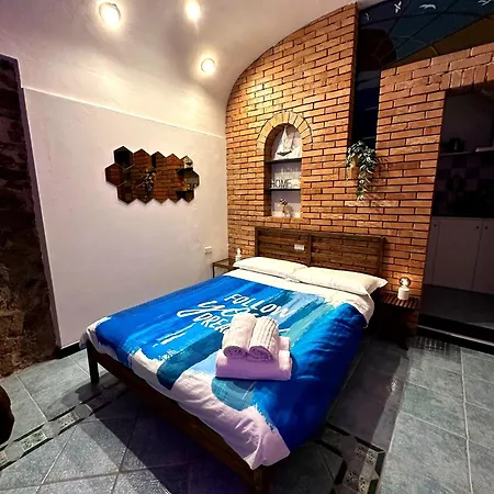 Stone Near The Sea In Cinque Terre Apartment